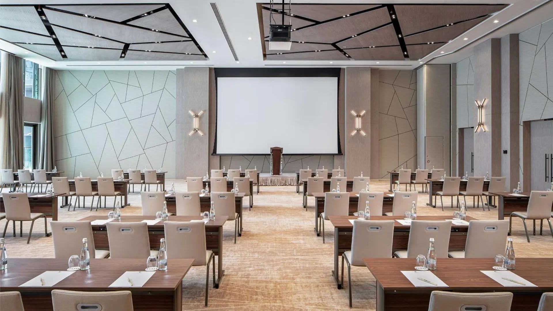 Doubletree By Hilton Dubai M Square Hotel & Residences 5*,  Emirati Arabi Uniti